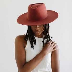 New w/ Tags Gigi Pip Dakota Triangle Crown Hat - Rusty Red - 59 M/L